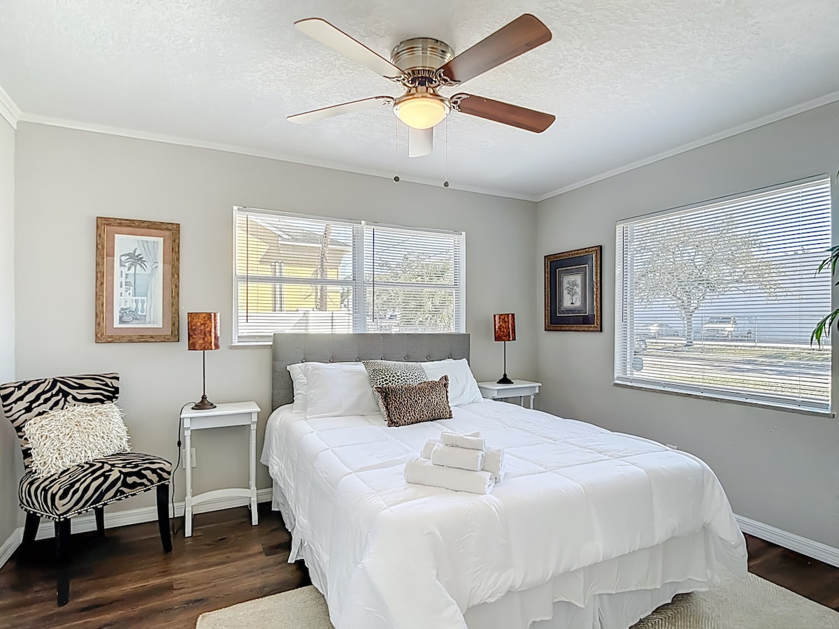 Hlavná spálňa s inteligentným televízorom