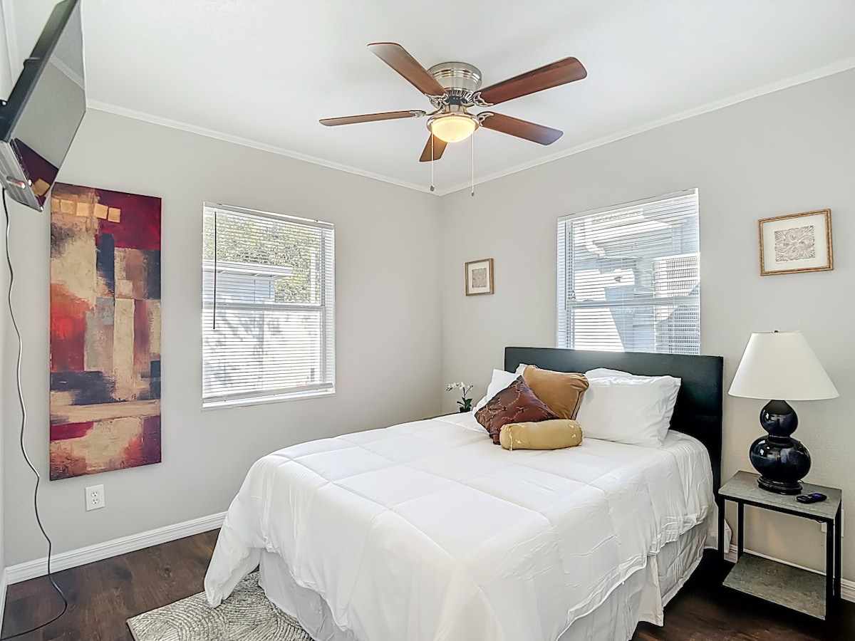 Spálňa s inteligentným televízorom