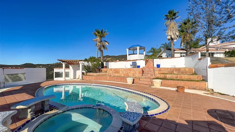 10 ACRE Rolling Hills Villa