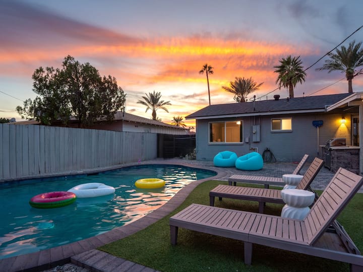 Saltwater Pool • Hot Tub • Old Town • Sleeps 14 - Scottsdale, AZ