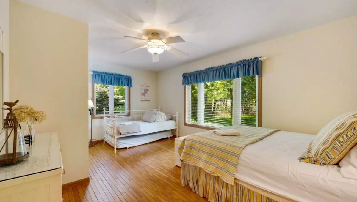 卧室3-双人床，带双人床。 卧室在一楼