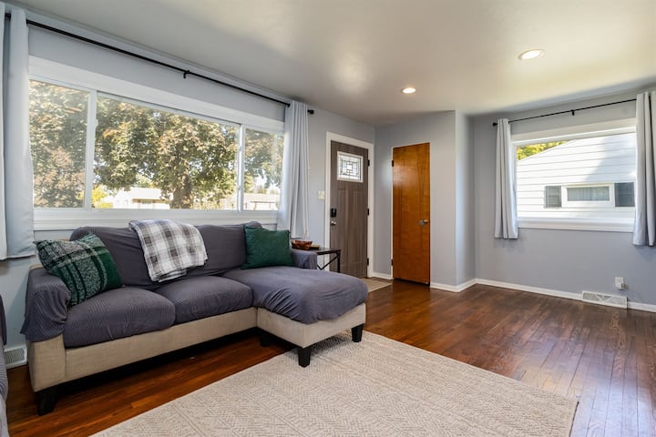 The Irish Charm<>5br 2ba Home 1mi To Nd Campus - Mishawaka, IN
