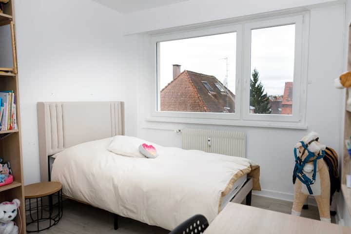 غرفة نوم ثالثة بسرير مزدوج 