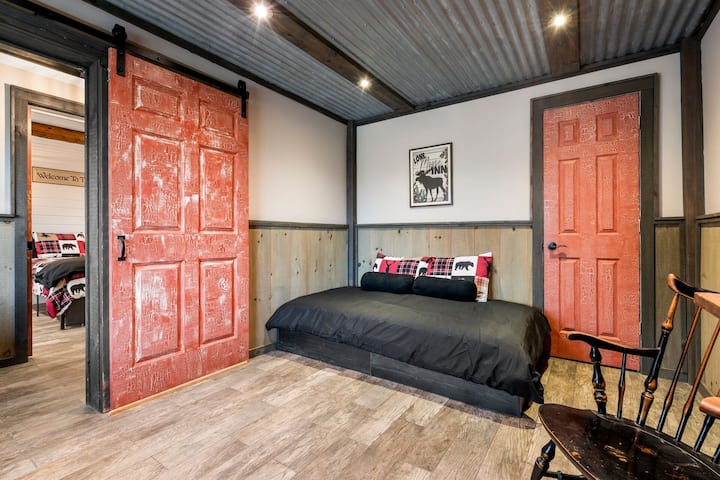 חדר שינה מס' 5 במפלס התחתון - מיטה זוגית