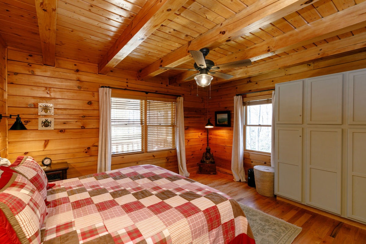 Ძირითადი დიდი საძინებელი სააბაზანოთი