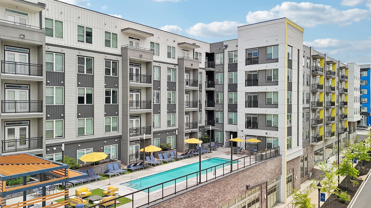 Popular Airbnb listing: Midtown Atlanta Apt: Pool, Garage, 4 Bedrooms! in Home Park