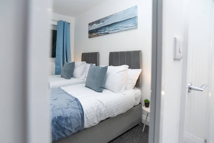 Moderný, novopostavený dom určený pre hostí – čistý, štýlový a vybavený všetkým, čo potrebujete na pohodlný pobyt.