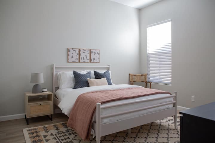 Chumba cha Kulala cha Malkia - Bafu la Pamoja la Jack na Jill