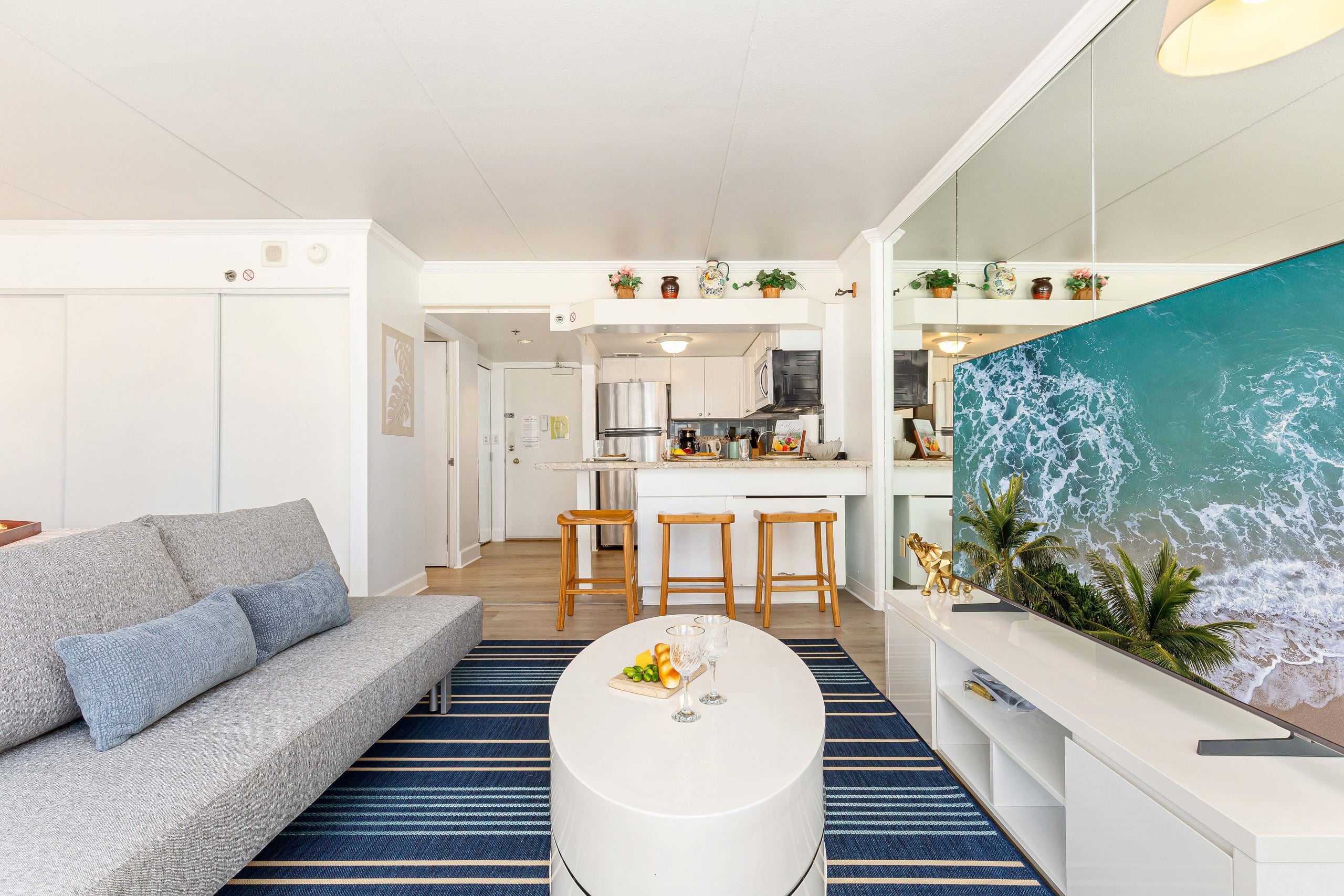 Condo in Honolulu · ★4.88 · 1 bedroom · 1 bed · 1 private bath - Image 4