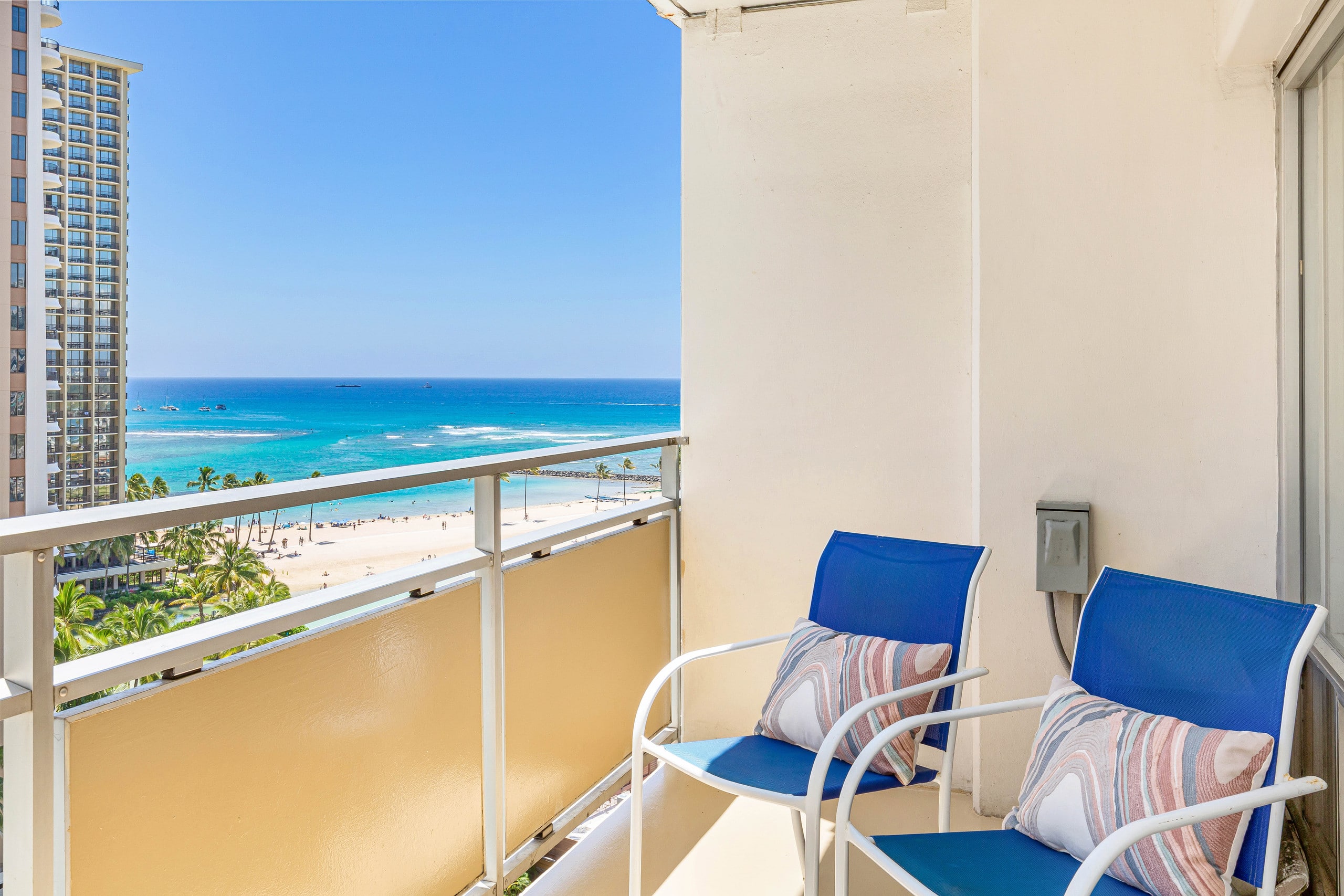 Condo in Honolulu · ★4.88 · 1 bedroom · 1 bed · 1 private bath - Image 25