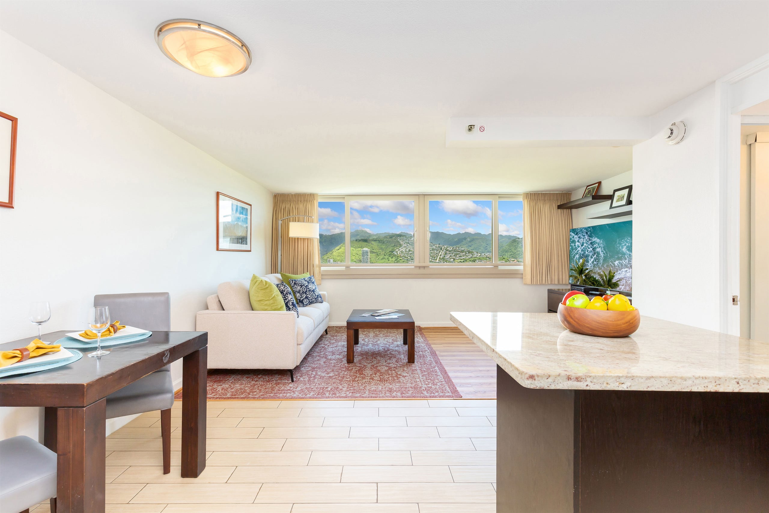 Condo in Honolulu · ★5.0 · 1 bedroom · 2 beds · 1 private bath - Image 5