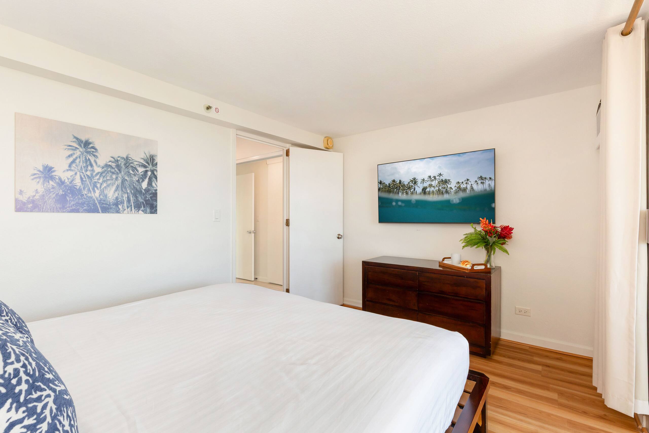 Condo in Honolulu · ★5.0 · 1 bedroom · 2 beds · 1 private bath - Image 16