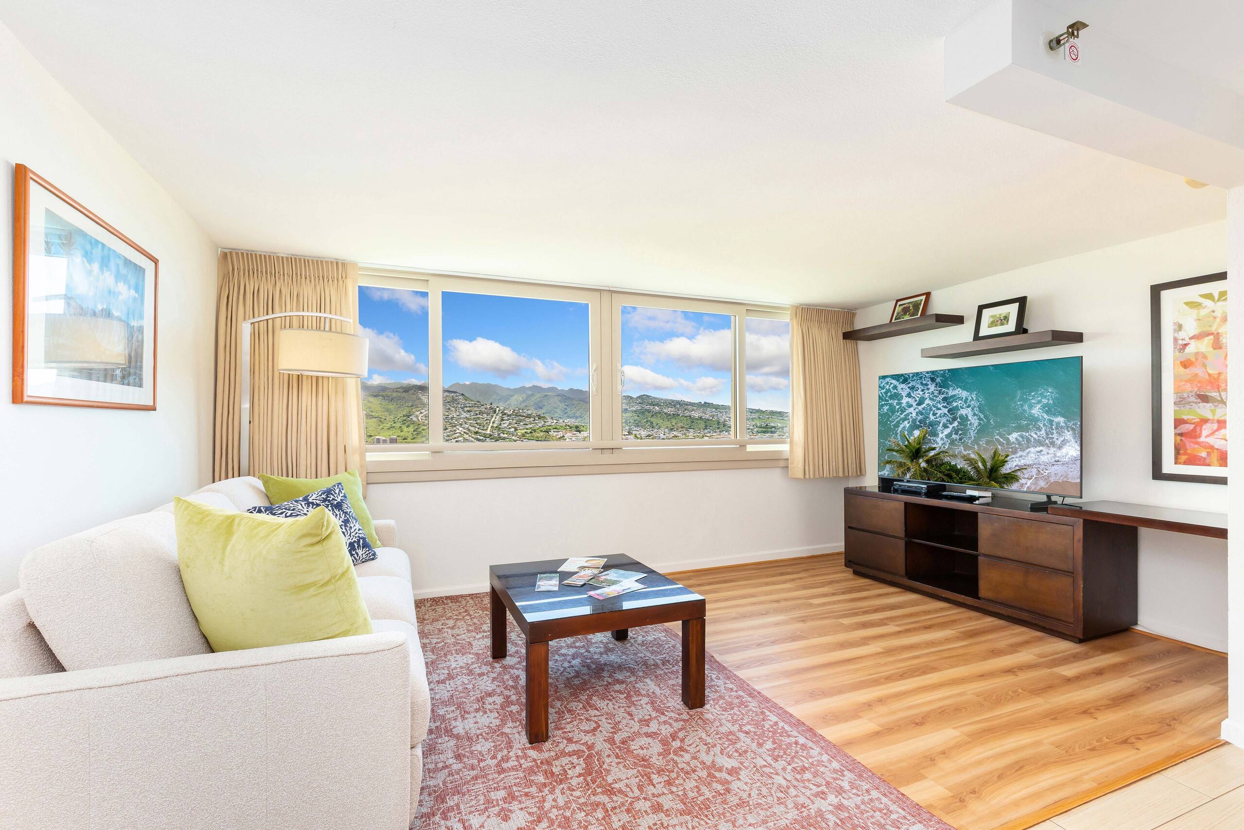 Condo in Honolulu · ★5.0 · 1 bedroom · 2 beds · 1 private bath - Image 2