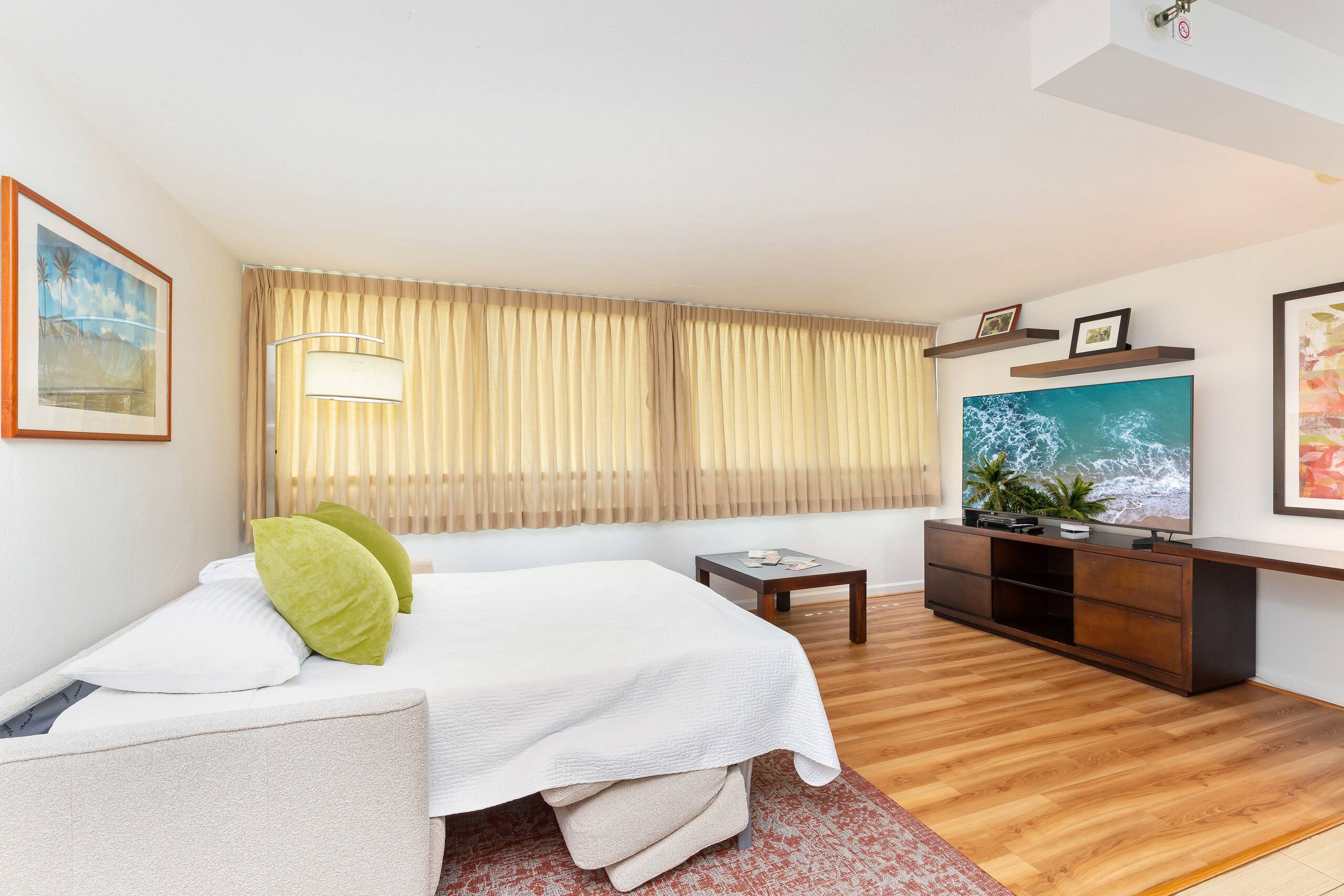 Condo in Honolulu · ★5.0 · 1 bedroom · 2 beds · 1 private bath - Image 7