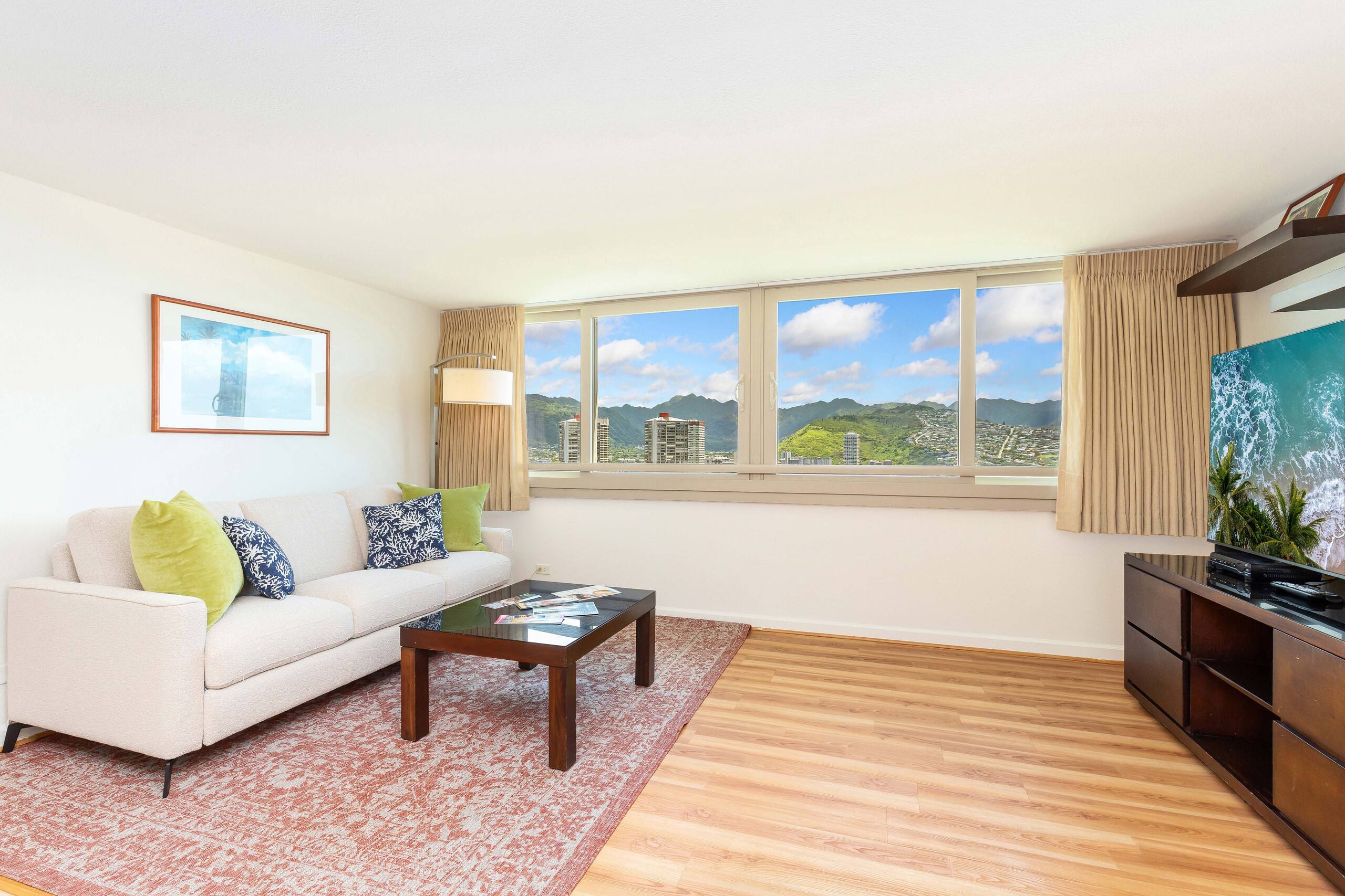 Condo in Honolulu · ★5.0 · 1 bedroom · 2 beds · 1 private bath - Image 3