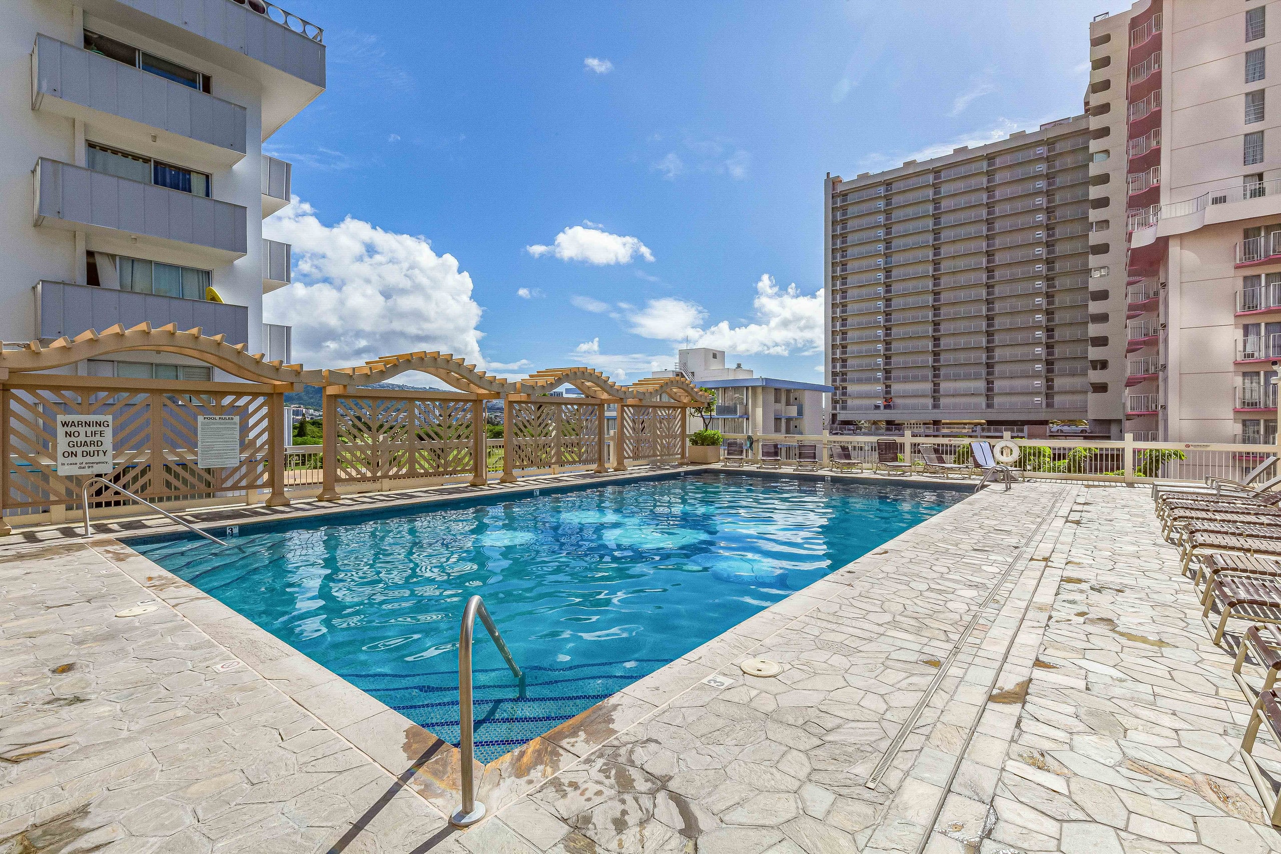 Condo in Honolulu · ★5.0 · 1 bedroom · 2 beds · 1 private bath - Image 27