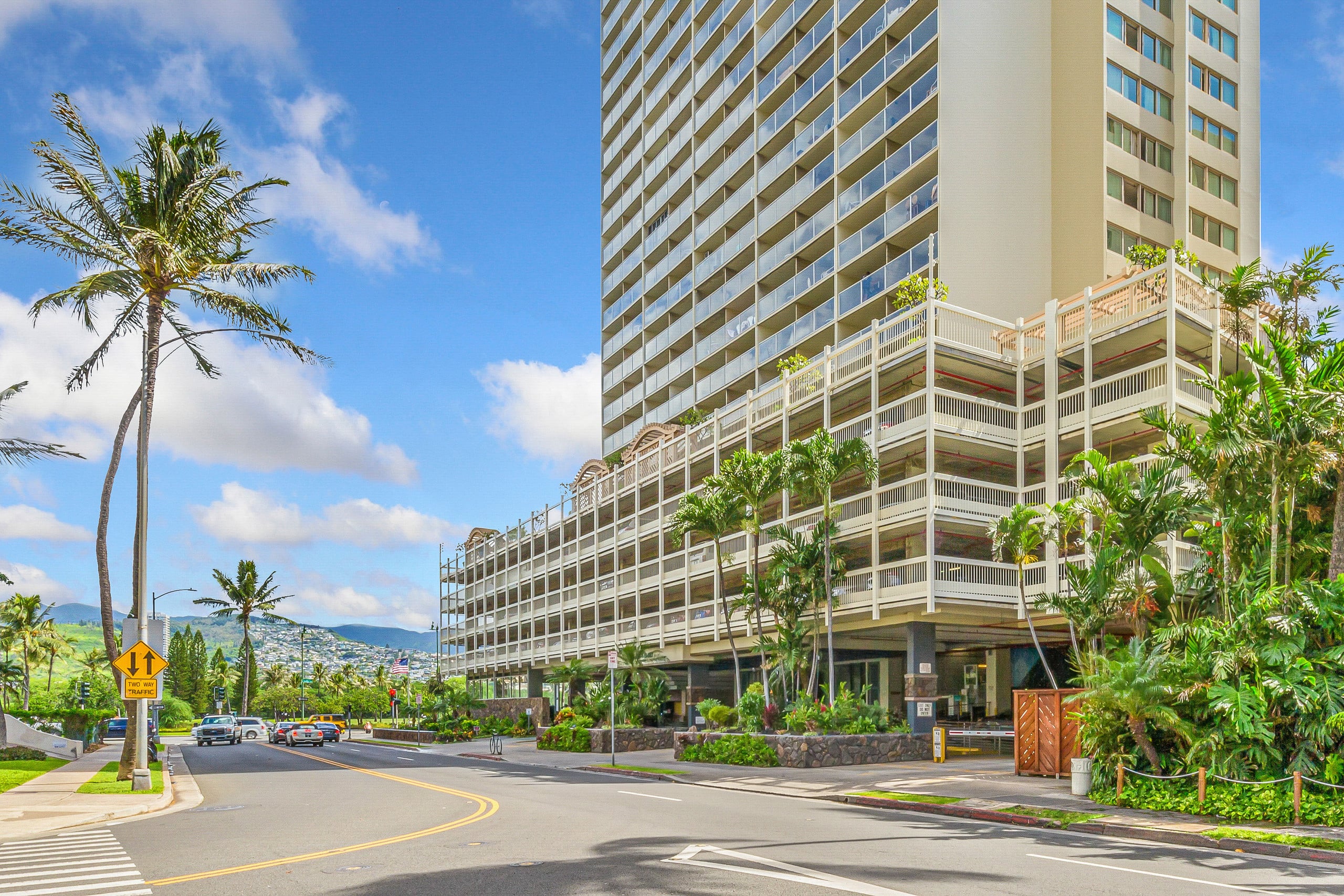 Condo in Honolulu · ★5.0 · 1 bedroom · 2 beds · 1 private bath - Image 25