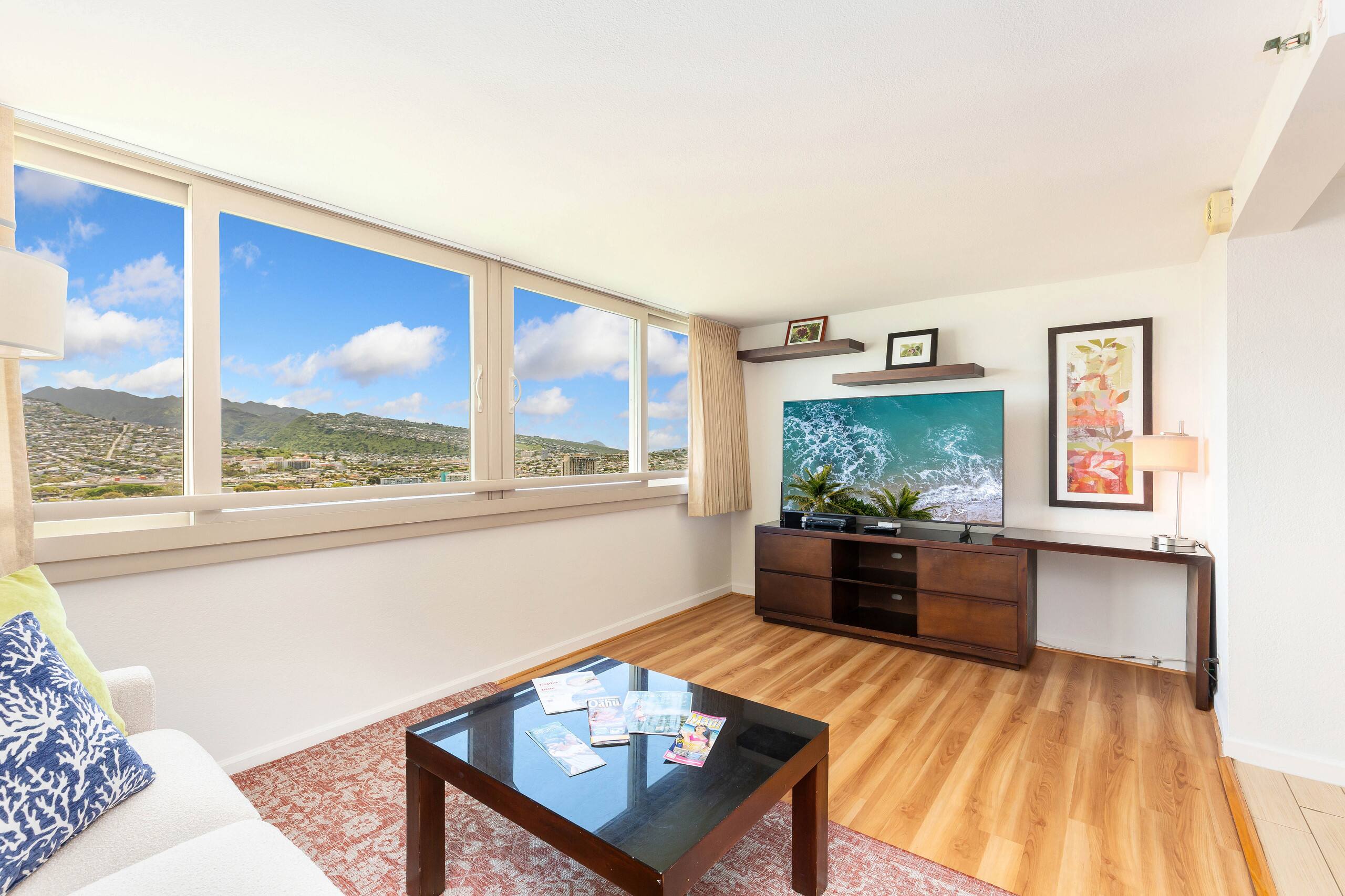 Condo in Honolulu · ★5.0 · 1 bedroom · 2 beds · 1 private bath - Image 4