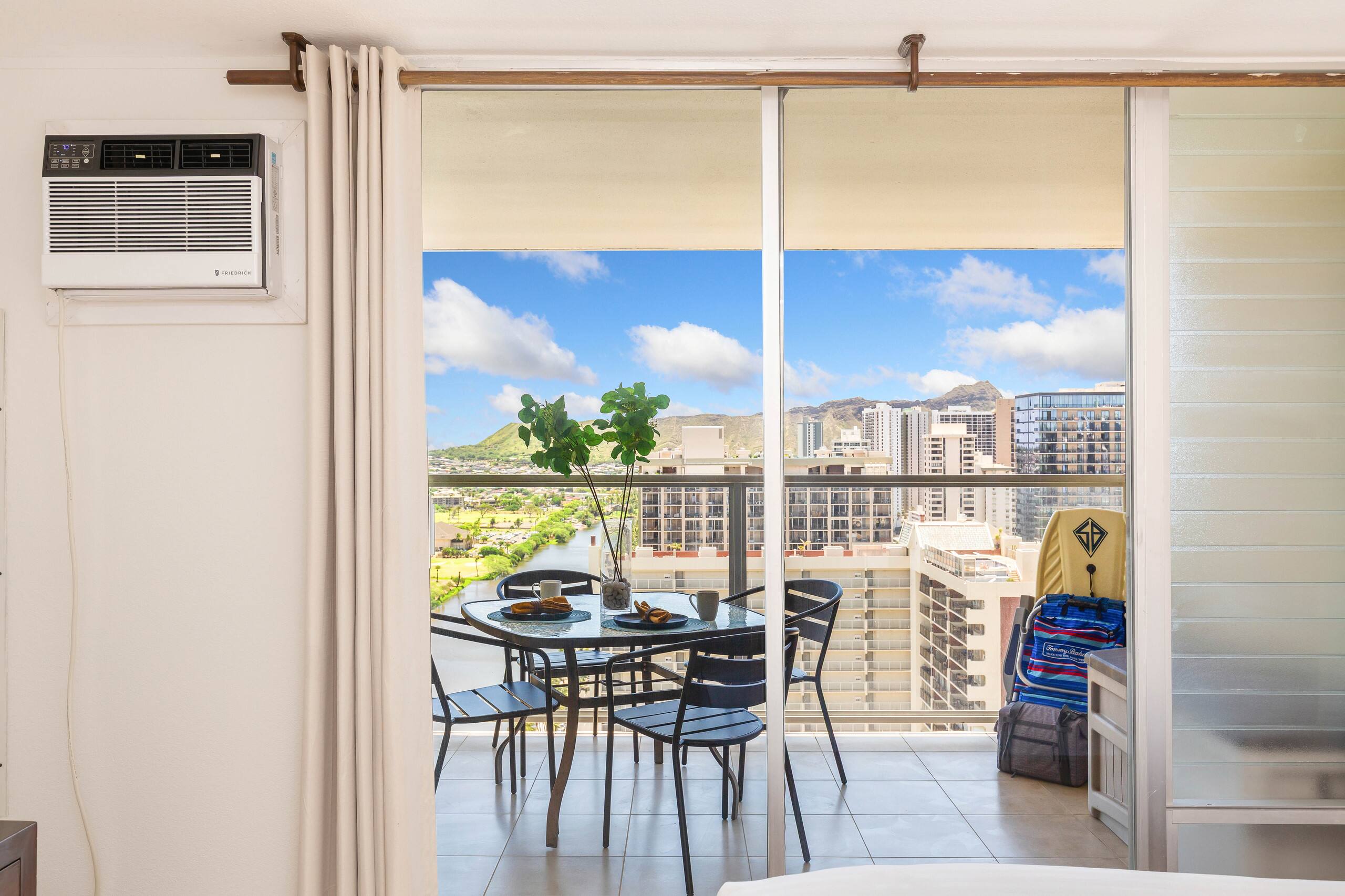 Condo in Honolulu · ★5.0 · 1 bedroom · 2 beds · 1 private bath - Image 23