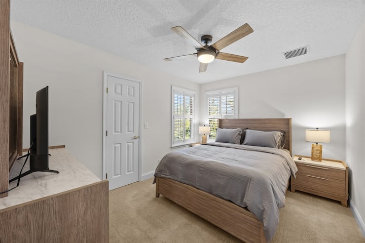 Spálňa s manželskou posteľou [BR2] 1 manželská posteľ