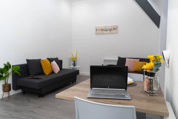 مساحة لتناول الطعام والمعيشة