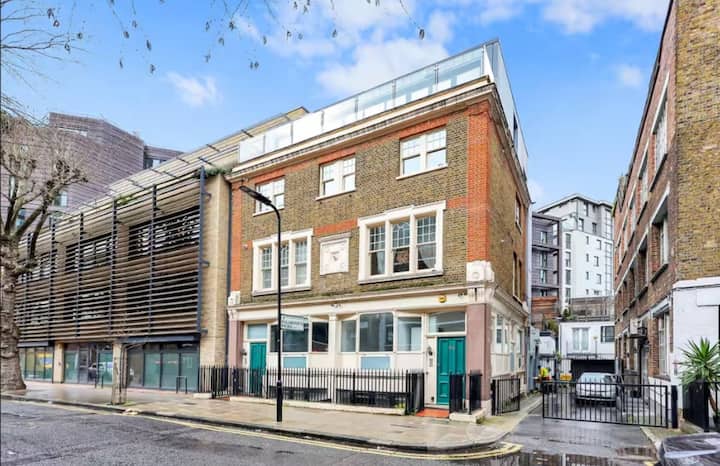 Modern 3 Bed 2 Bath Townhouse Near Shoreditch - London, UK