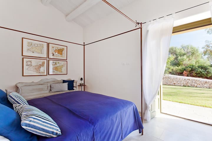 One of the double bedrooms in the stables (bedroom 6).