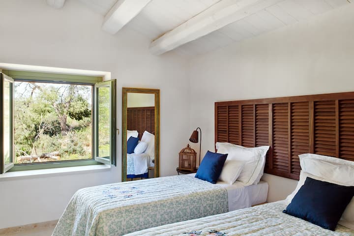 The second double-twin bedroom on the mezzanine of the lower ground floor (bedroom 5). 