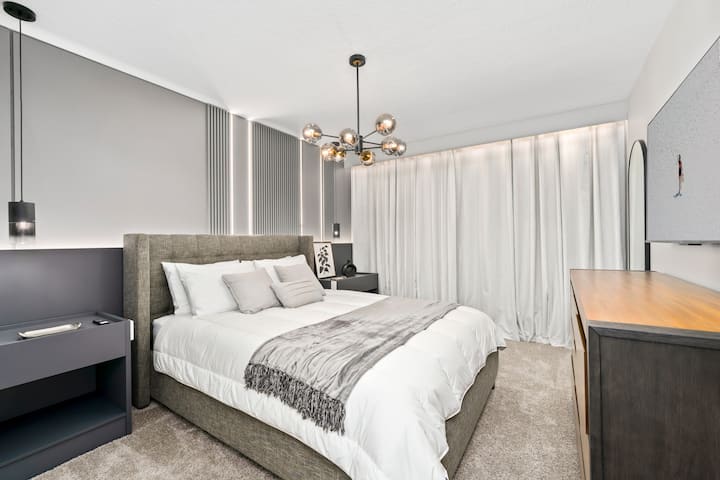 Po dni plnom zábavy v parkoch si oddýchnite v štýlových, vysokokvalitných lôžkach.