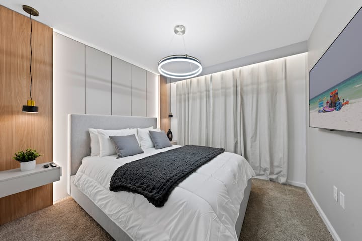 Po dni plnom zábavy v parkoch si oddýchnite v štýlových, vysokokvalitných lôžkach.