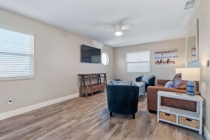 Oceanfront 2br Condo With Deck & Pet Friendly - Flagler Beach, FL
