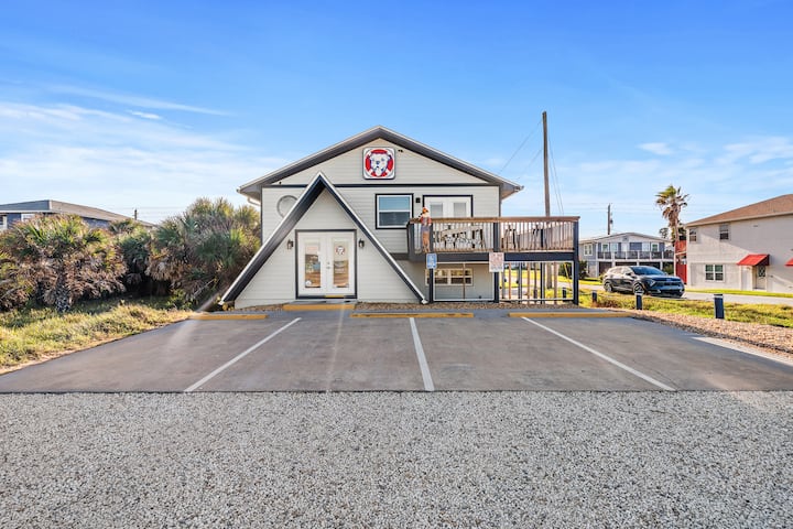 Oceanfront 2br Condo With Deck & Pet Friendly - Flagler Beach, FL