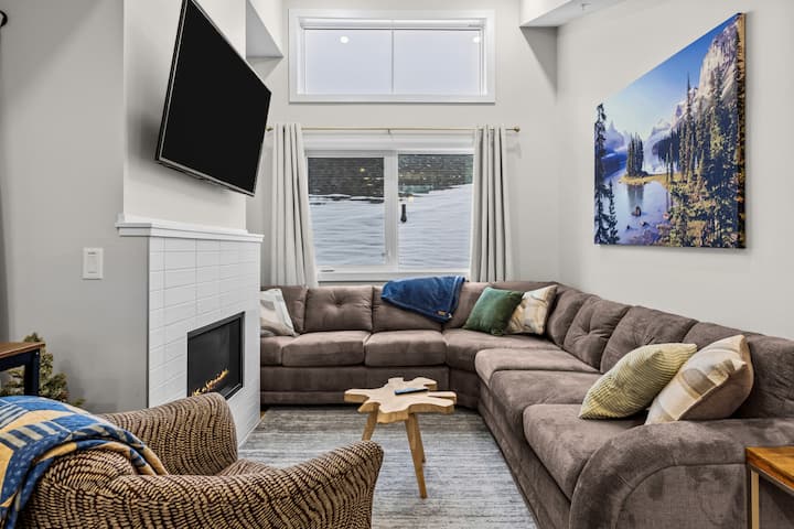 3-bed Townhome |Mtn Views | Hot Tub | Fireplace - Canmore