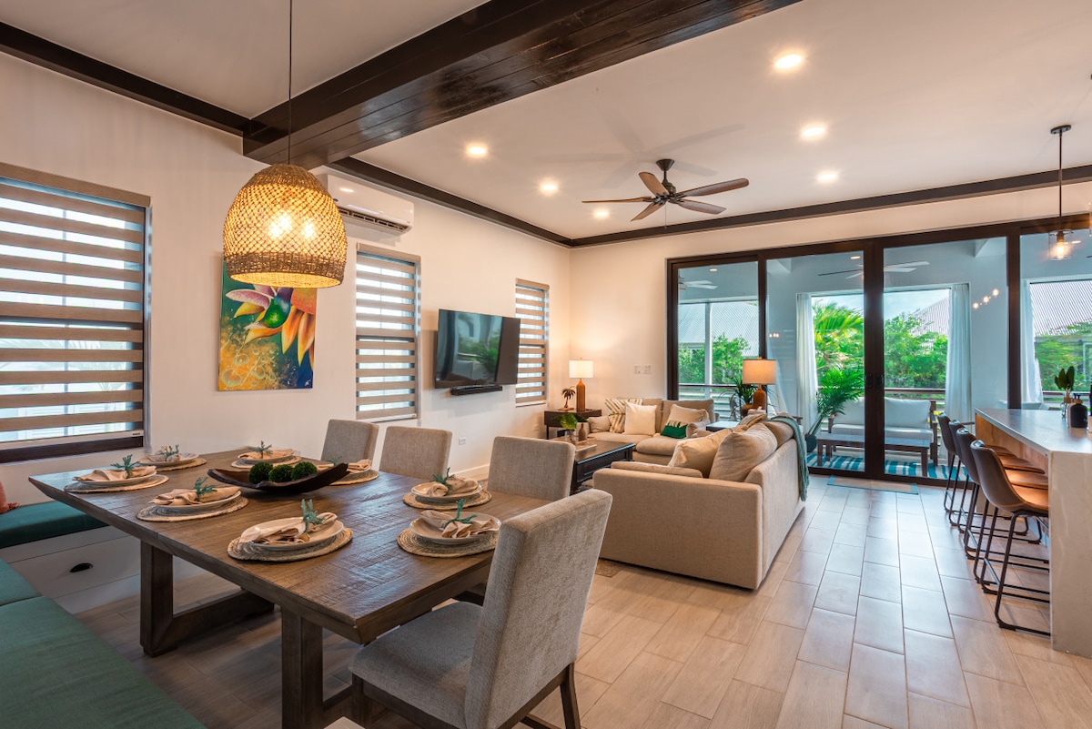 Paradise Palms & The Pool Club at Mahogany Bay - Houses for Rent in San ...