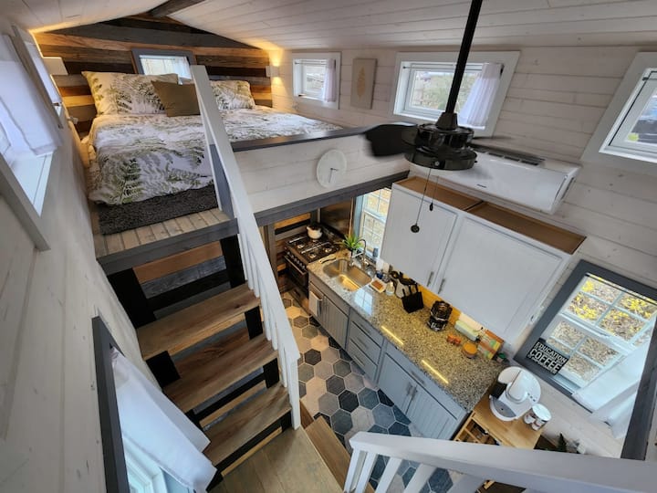 უსაფრთხო კიბეები მყარი მოაჯირებით