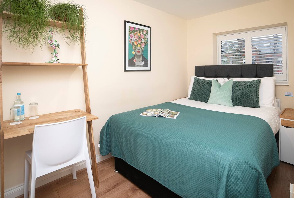 Compact, double in London, Zone 2