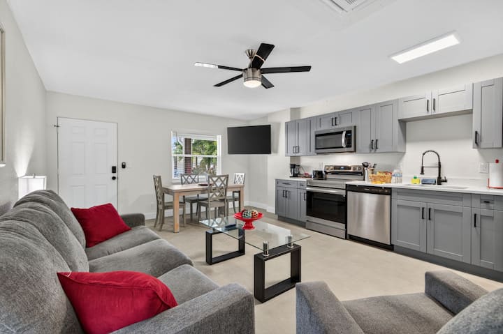 Dreamy Beach Escape In Madeira Beach - Madeira Beach, FL