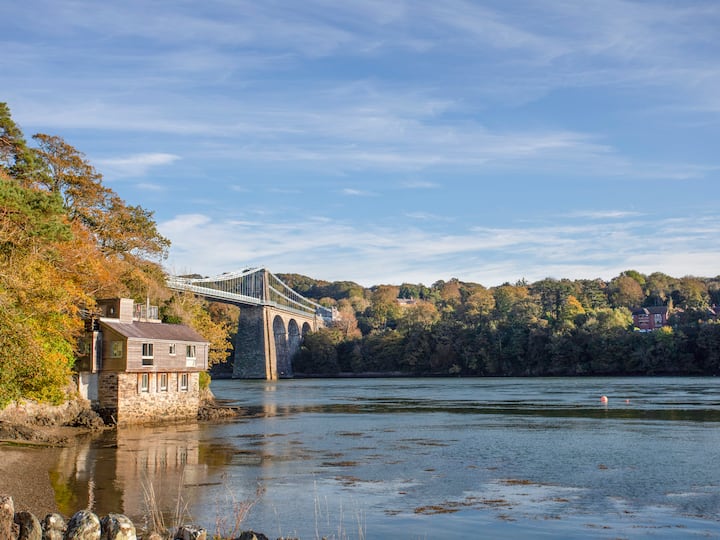 Manadwyn - Menai Bridge
