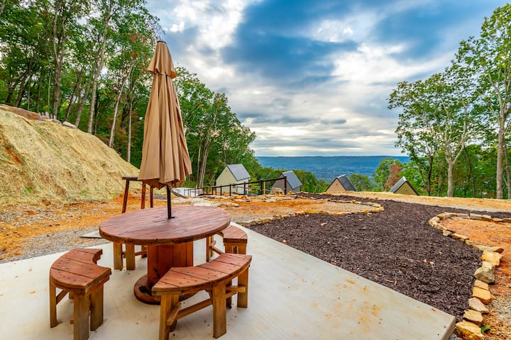 Lookout Mtn Pickleball Retreat | 4 Cabins + Courts - Cabins for