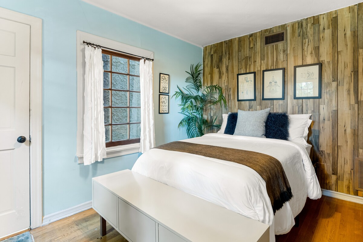 ห้องนอน 2 มีเตียงเต็มรูปแบบ