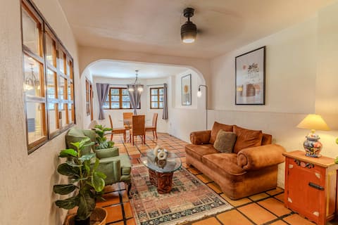 Popular Airbnb listing: Hidalgo Hideaway House in Chapala