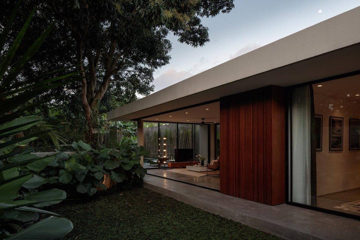 Villa in Kecamatan Kuta Utara · 2 bedrooms · 2 beds · 2 private baths, comparabile Airbnb