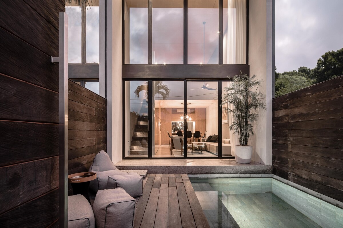 Villa in Kecamatan Kuta Utara · 2 bedrooms · 2 beds · 2 private baths, comparable Airbnb