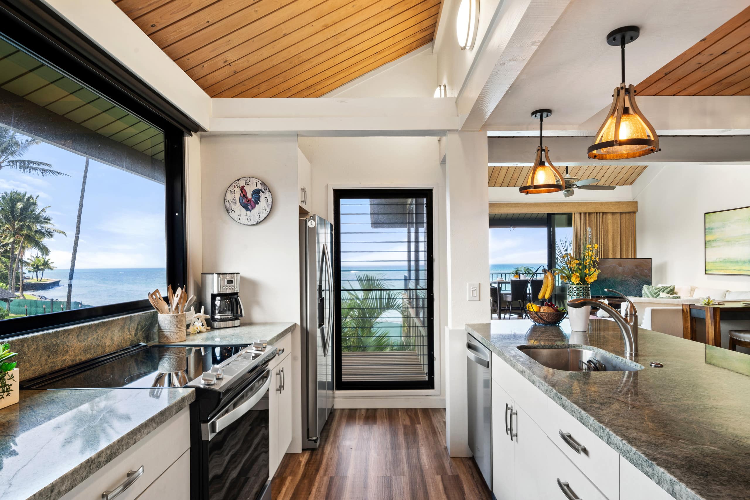 Condo in Lahaina · ★5.0 · 2 bedrooms · 4 beds · 2 baths - Image 3