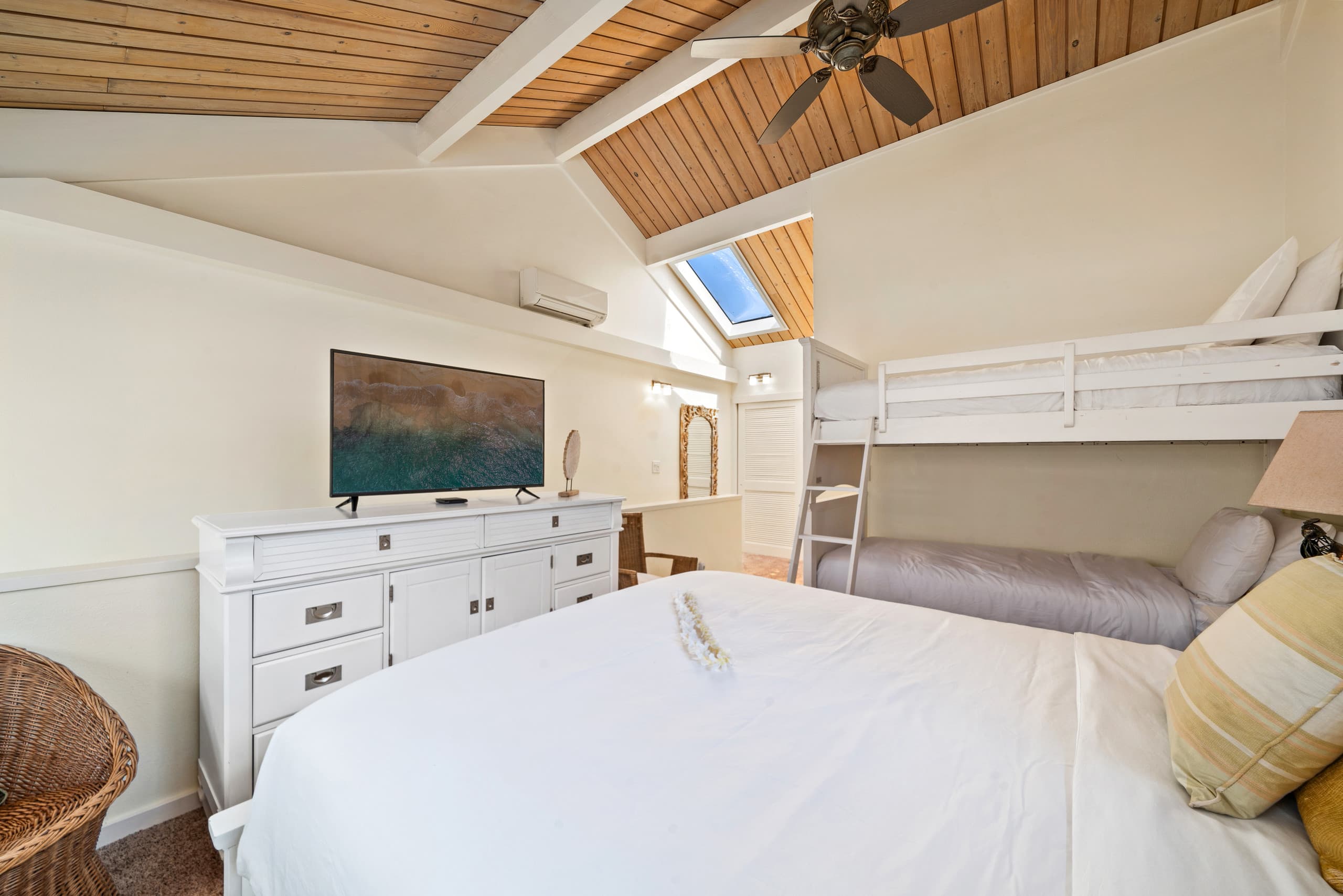 Condo in Lahaina · ★5.0 · 2 bedrooms · 4 beds · 2 baths - Image 16
