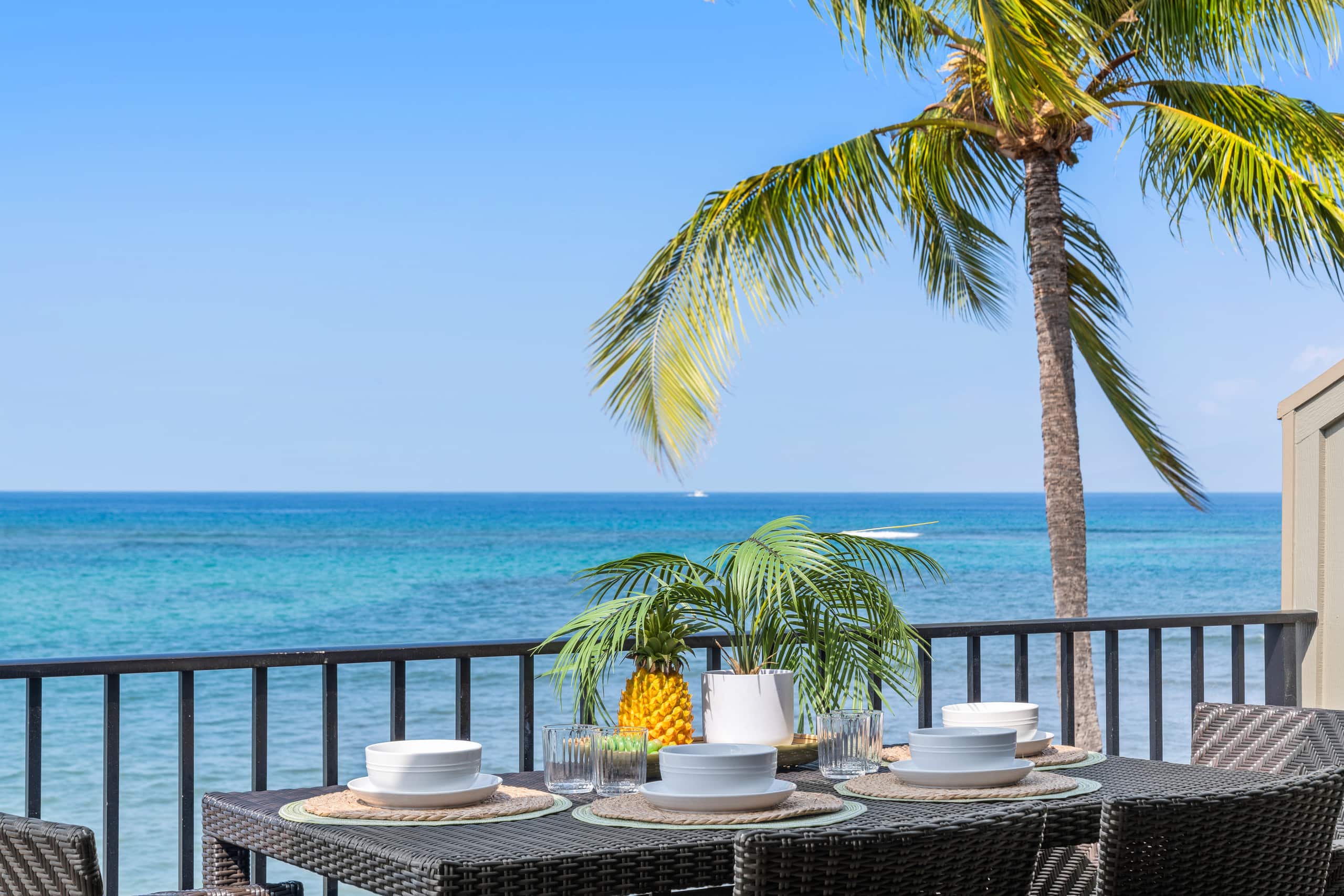 Condo in Lahaina · ★5.0 · 2 bedrooms · 4 beds · 2 baths - Image 1