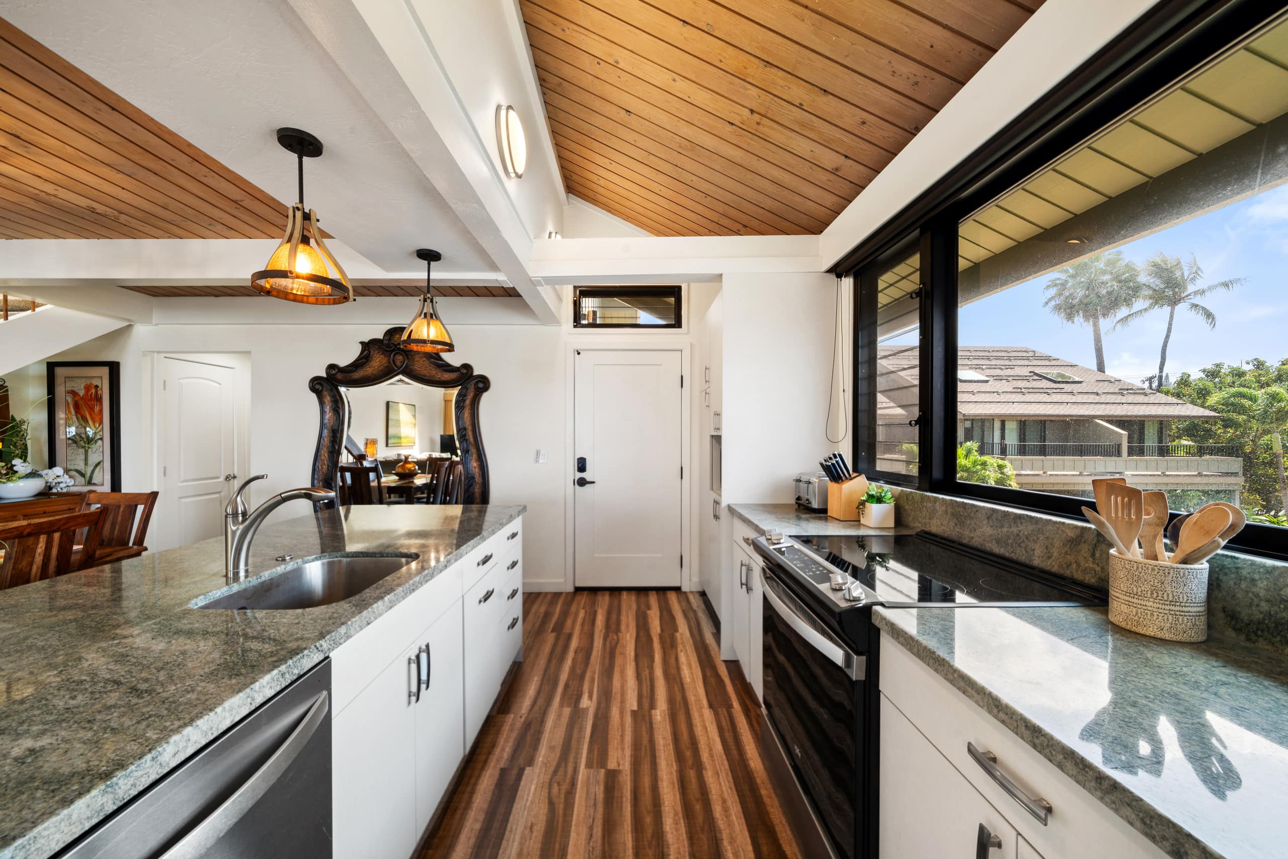 Condo in Lahaina · ★5.0 · 2 bedrooms · 4 beds · 2 baths - Image 5