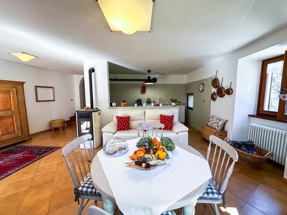 Al Veciarin, a quiet flat in the Trentino valleys, Lundo, Trentino, Italy, photo 4 of 10