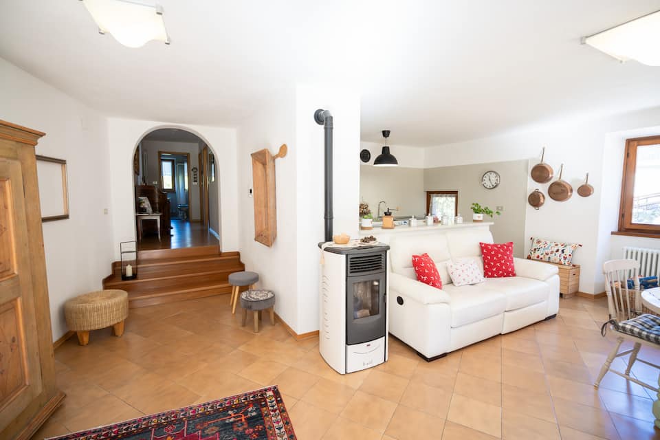 Al Veciarin, a quiet flat in the Trentino valleys, Lundo, Trentino, Italy, photo 5 of 10