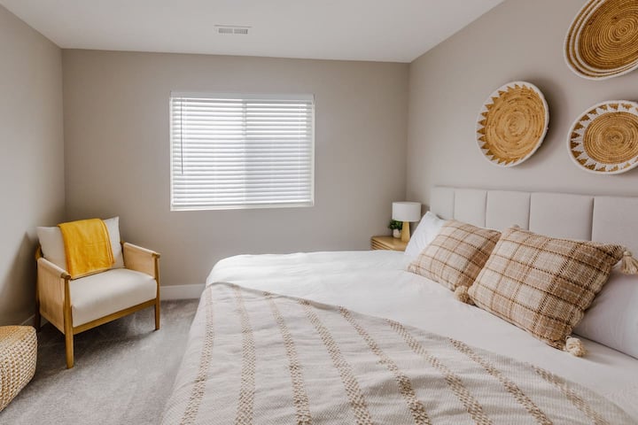 Tous nos draps sont en coton égyptien de qualité hôtelière avec un nombre de fils de 400, car il est important de bien dormir pendant les vacances.
